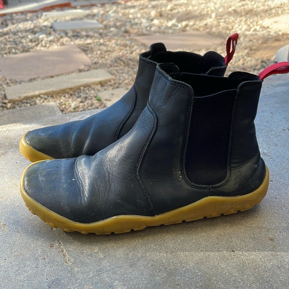 Vivo Barefoot Fulham II in black. EU size 37, US Junior youth 5.5.